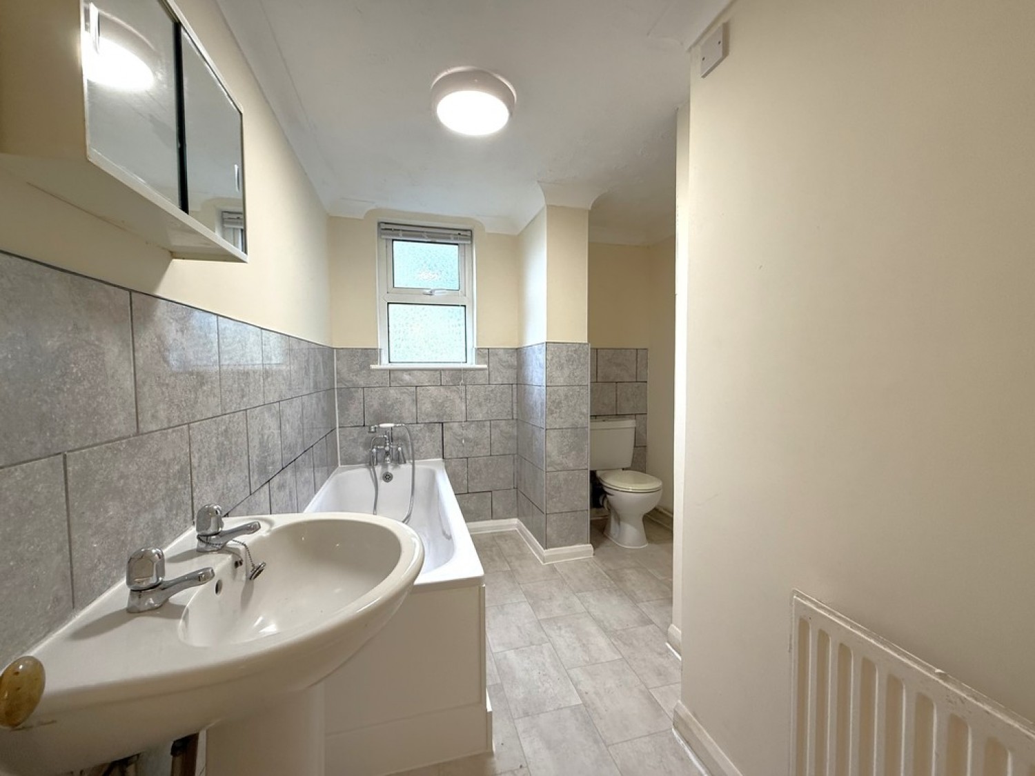 Alexandra Road, Town Centre