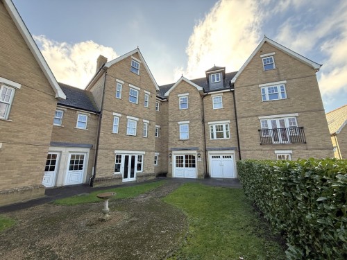 Salisbury Avenue, Town Centre