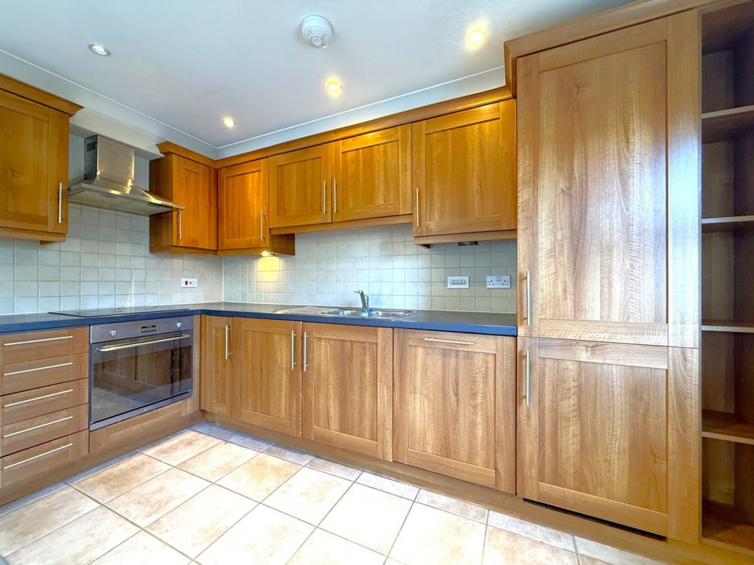 2 bedroom Flat for Letting Salisbury Avenue, Town Centre