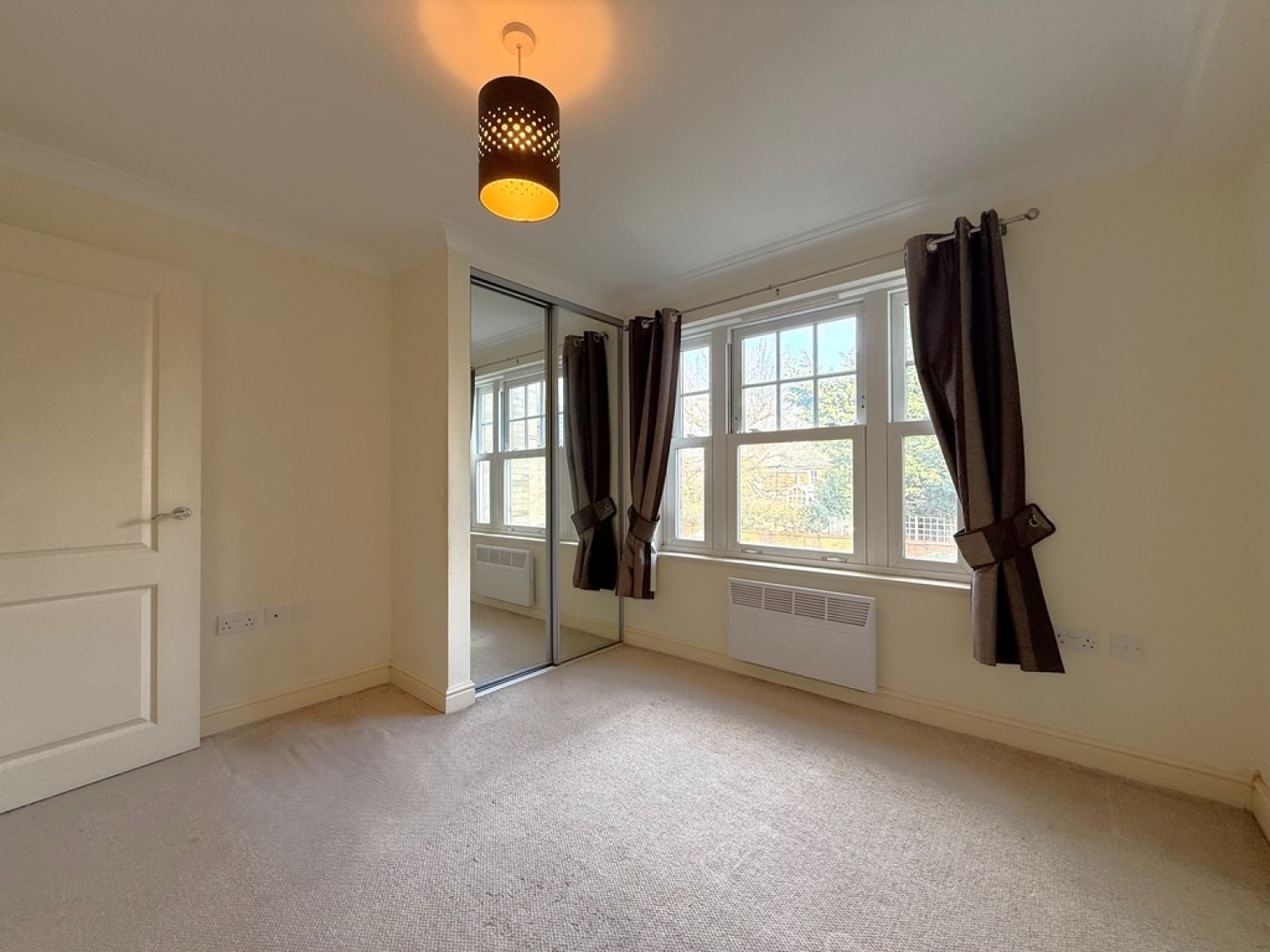2 bedroom Flat for Letting Salisbury Avenue, Town Centre