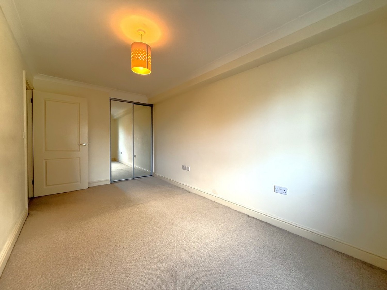 2 bedroom Flat for Letting Salisbury Avenue, Town Centre