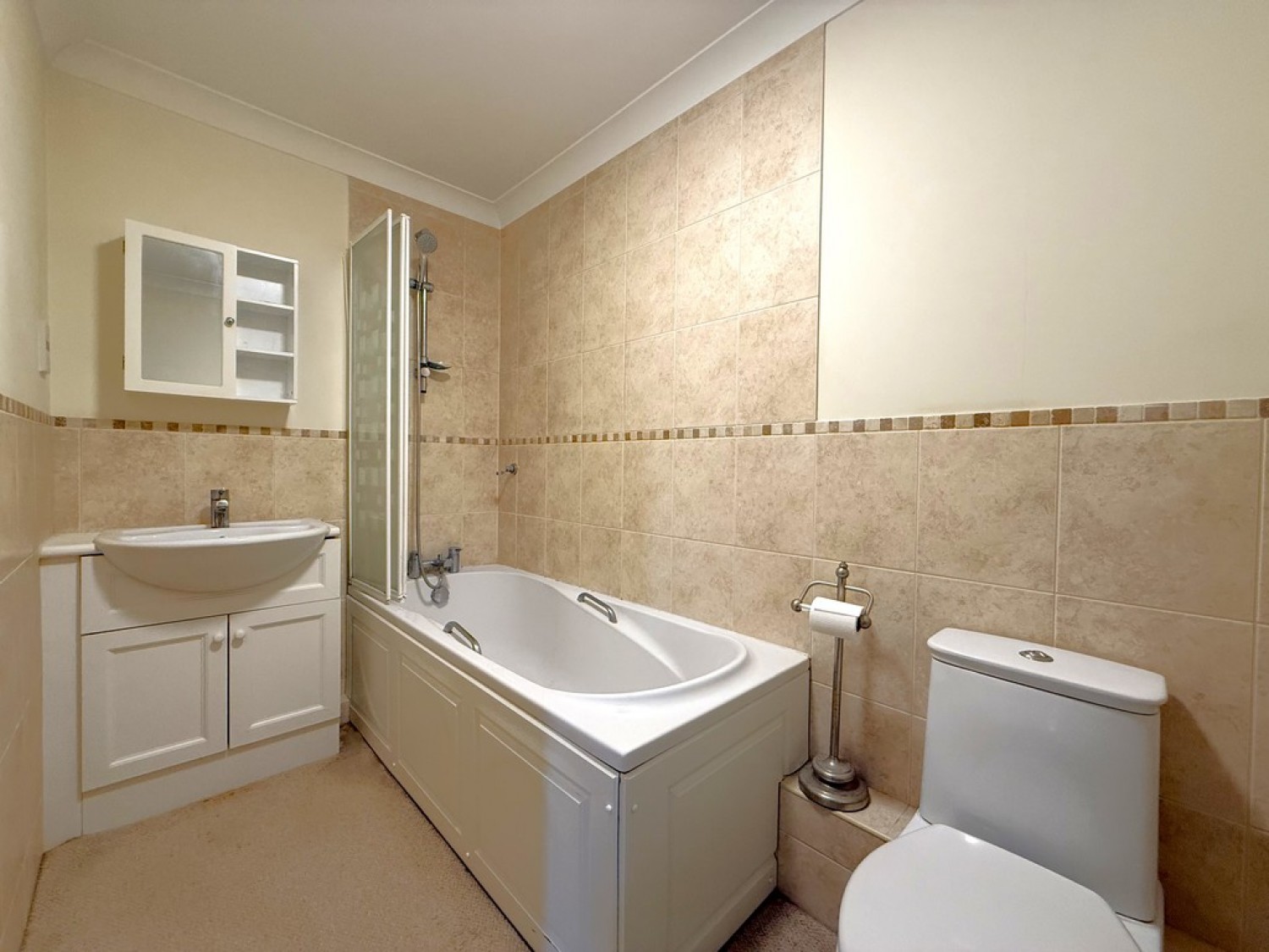 2 bedroom Flat for Letting Salisbury Avenue, Town Centre