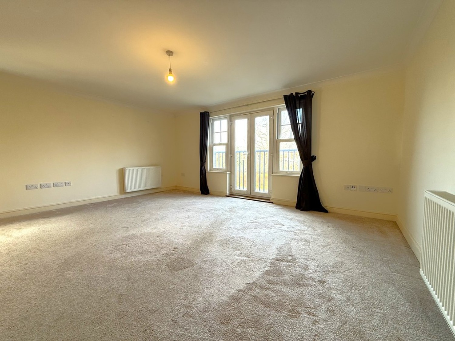 2 bedroom Flat for Letting Salisbury Avenue, Town Centre