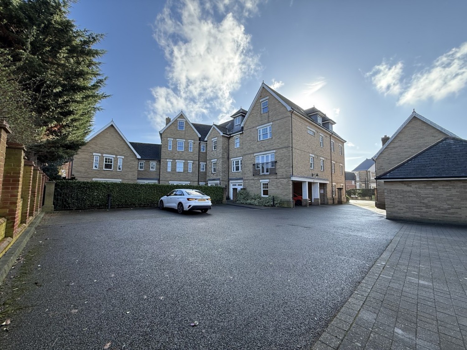 2 bedroom Flat for Letting Salisbury Avenue, Town Centre