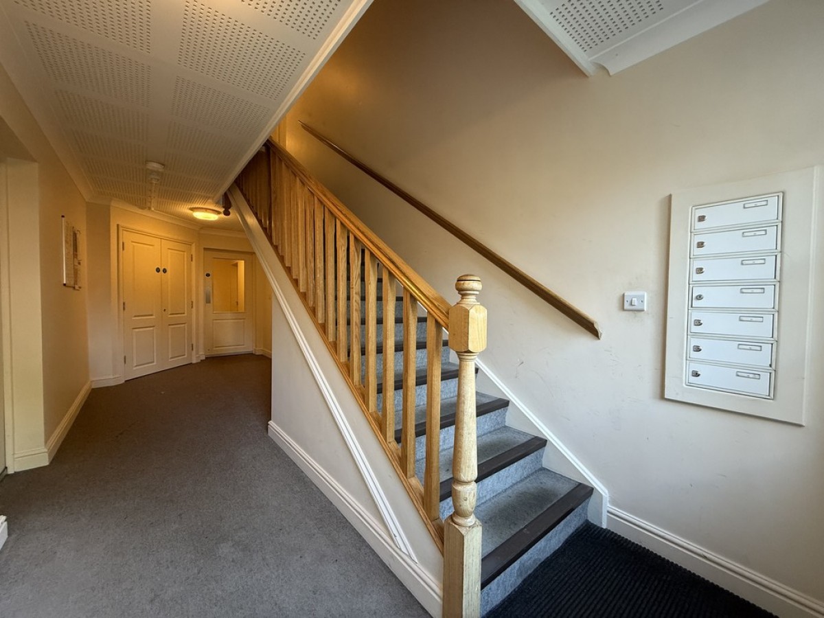 Salisbury Avenue, Town Centre