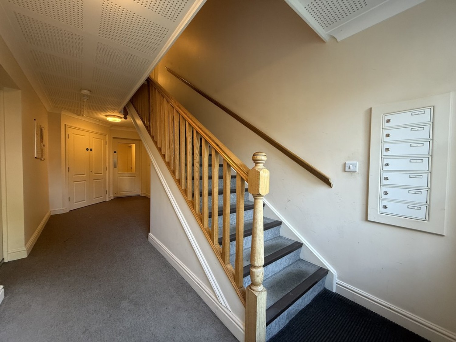 2 bedroom Flat for Letting Salisbury Avenue, Town Centre