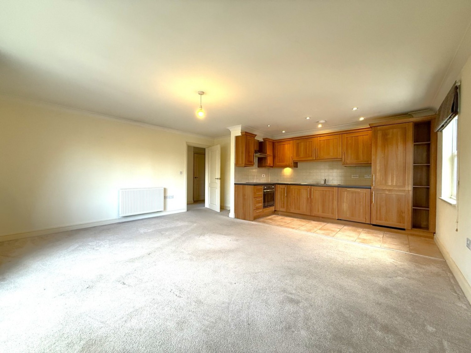 2 bedroom Flat for Letting Salisbury Avenue, Town Centre