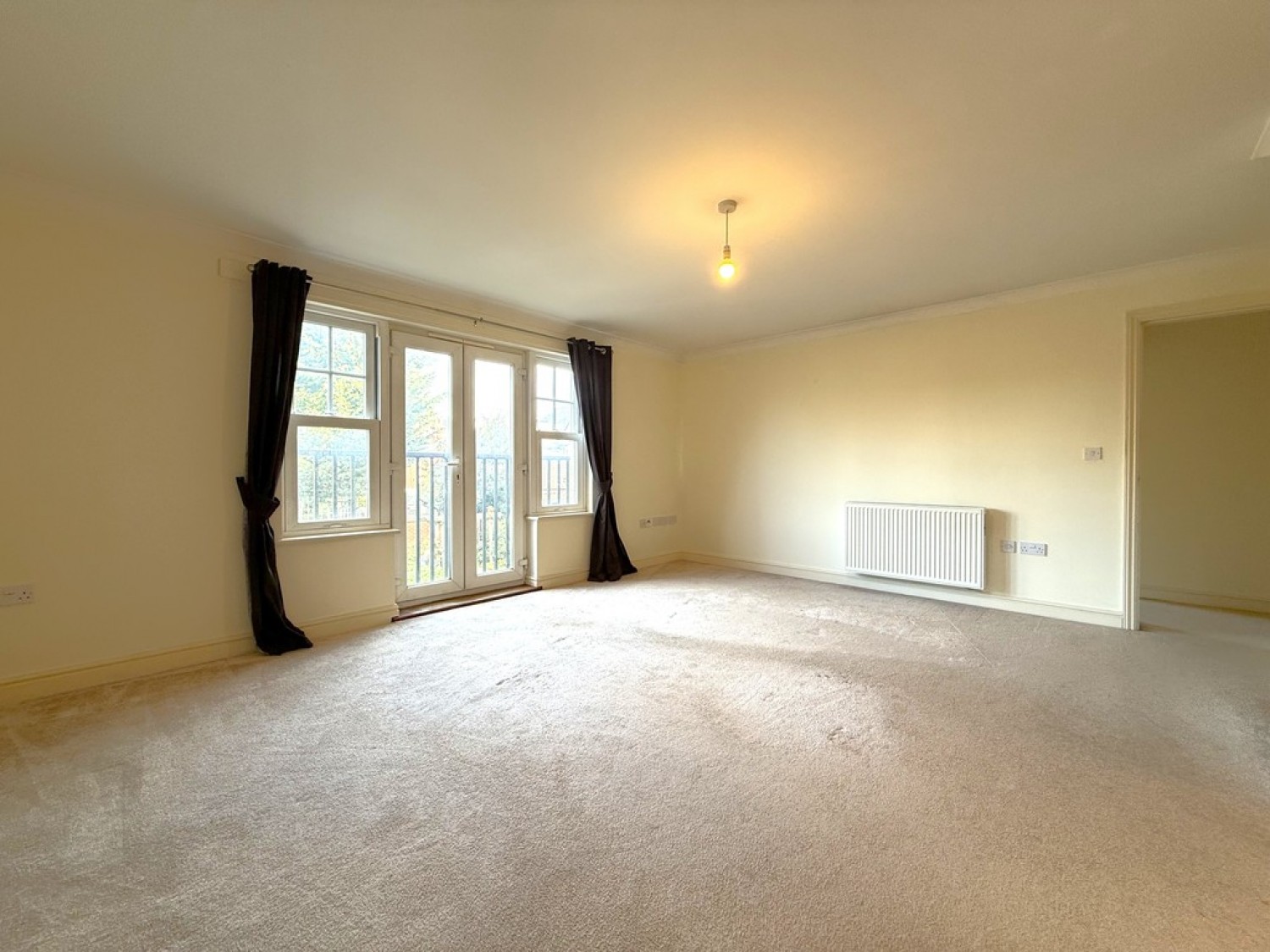 2 bedroom Flat for Letting Salisbury Avenue, Town Centre