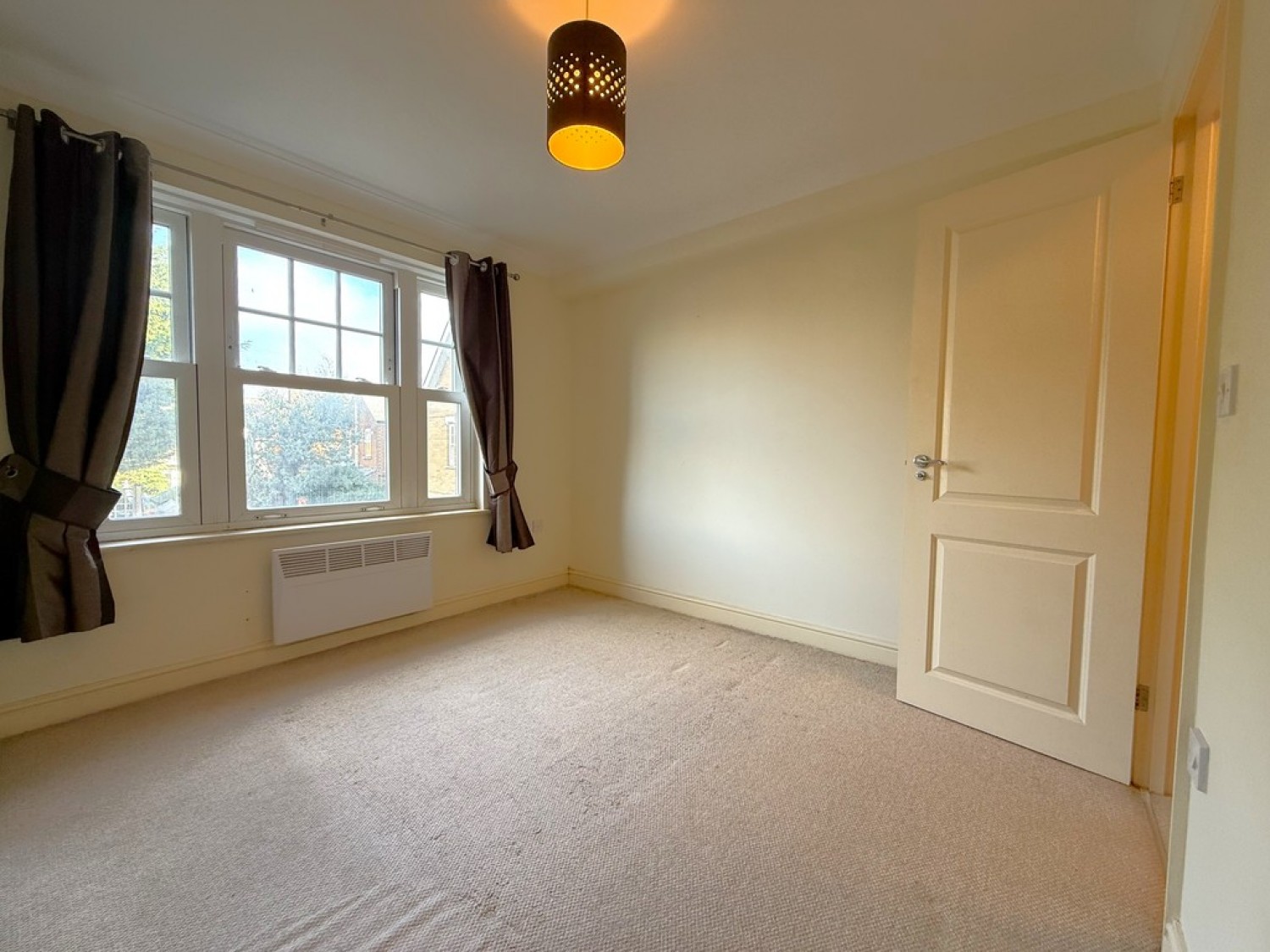 2 bedroom Flat for Letting Salisbury Avenue, Town Centre