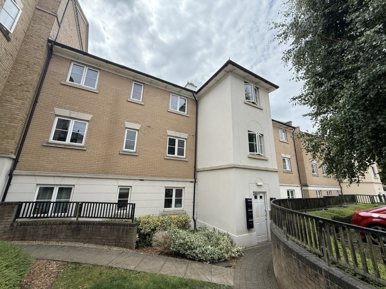 2 bedroom Flat in Woods Court, North Station
