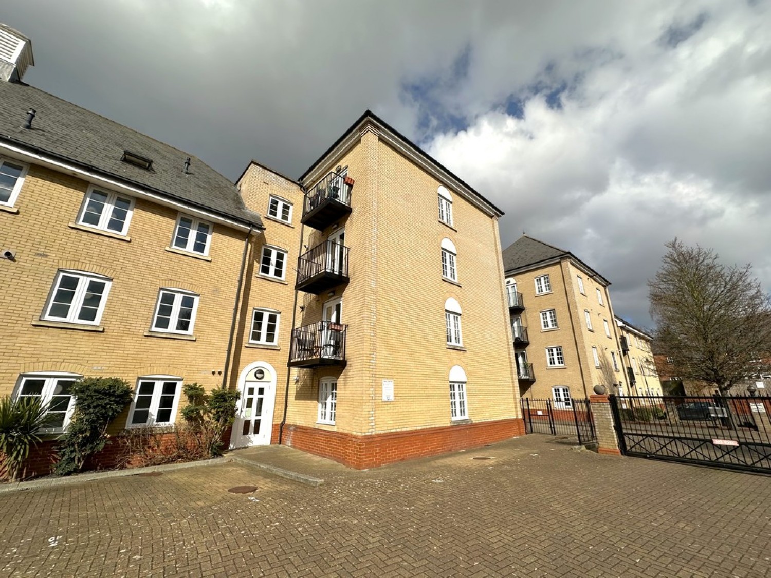 Grosvenor Place, East Street
