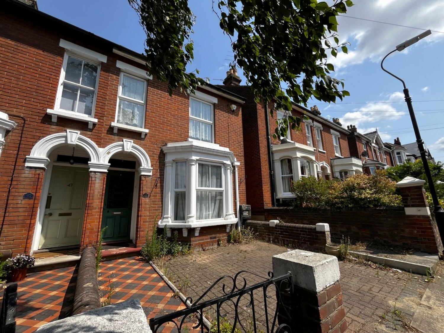 Beaconsfield Avenue, Town Centre