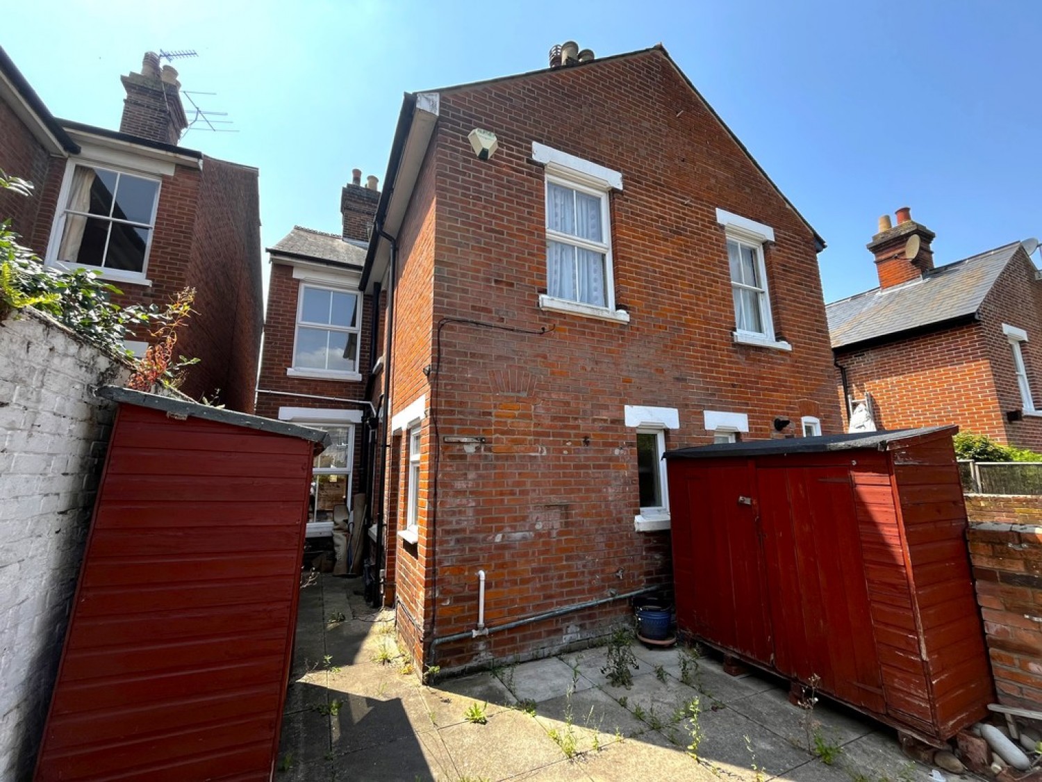 Beaconsfield Avenue, Town Centre
