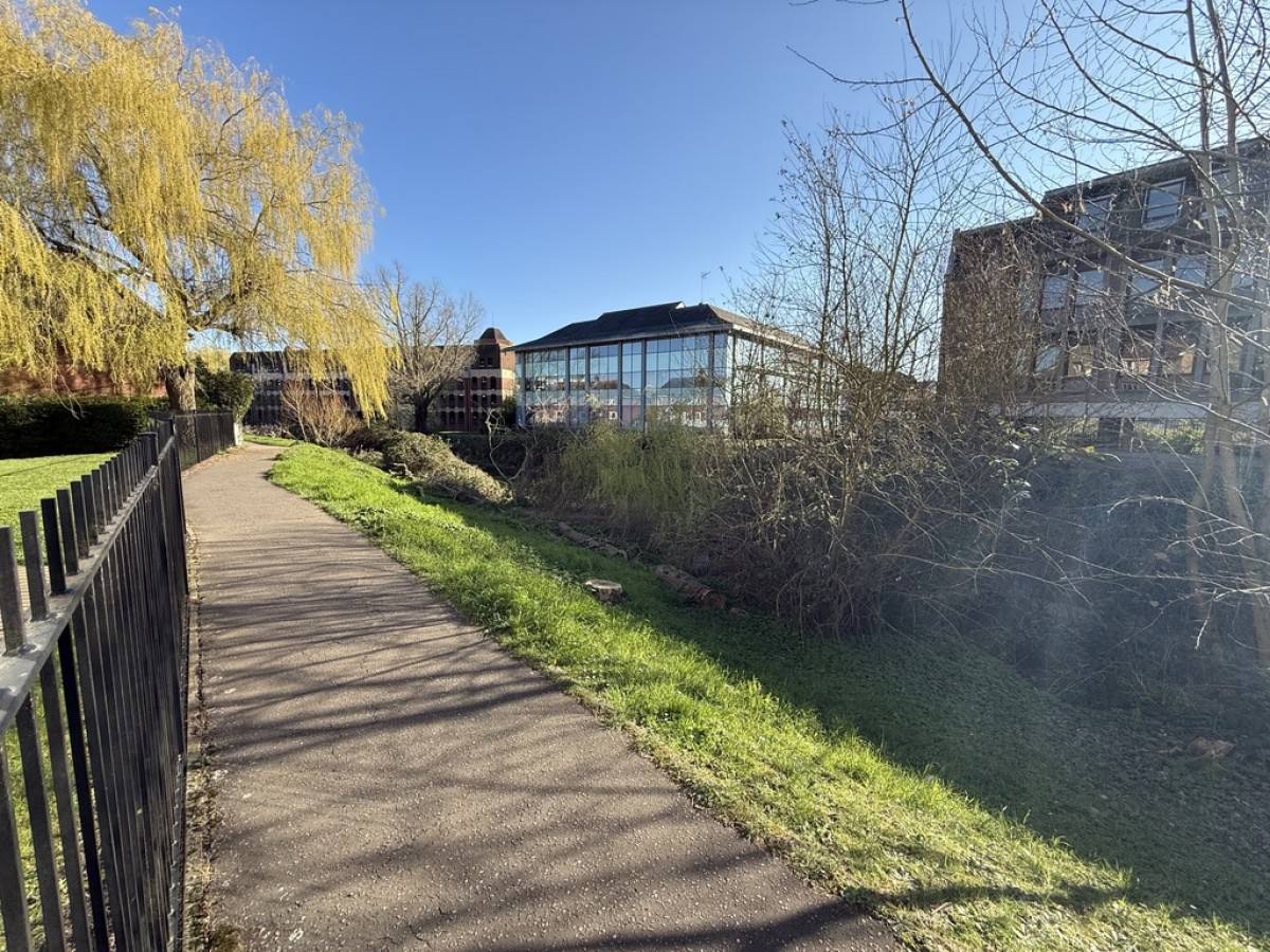 Victoria Chase, North Station Road