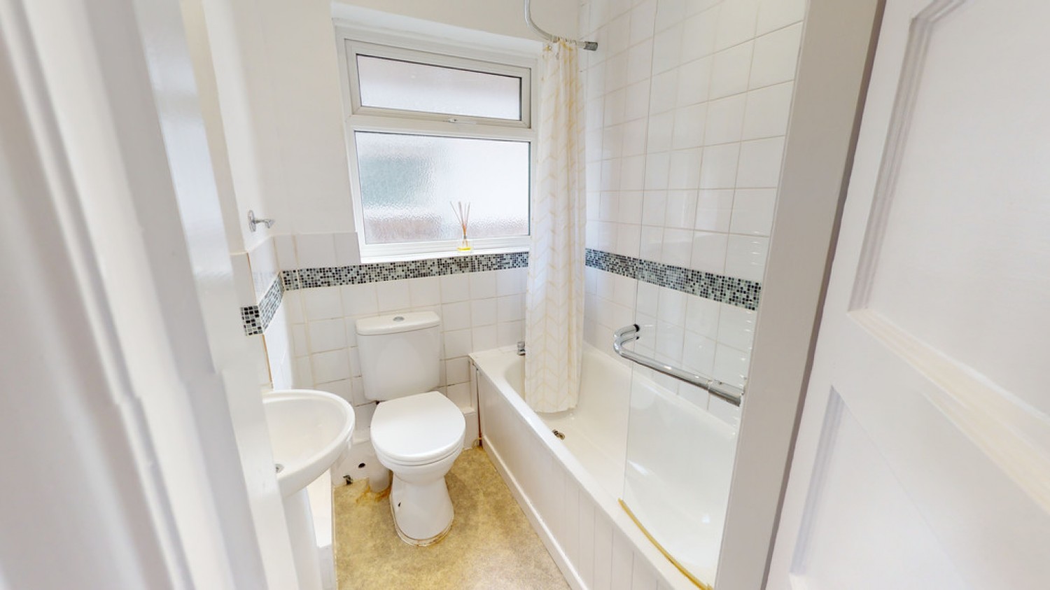 2 bedroom Flat for Letting St Georges Drive, Cheltenham