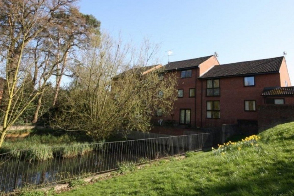 Balmoral Court, King George Close