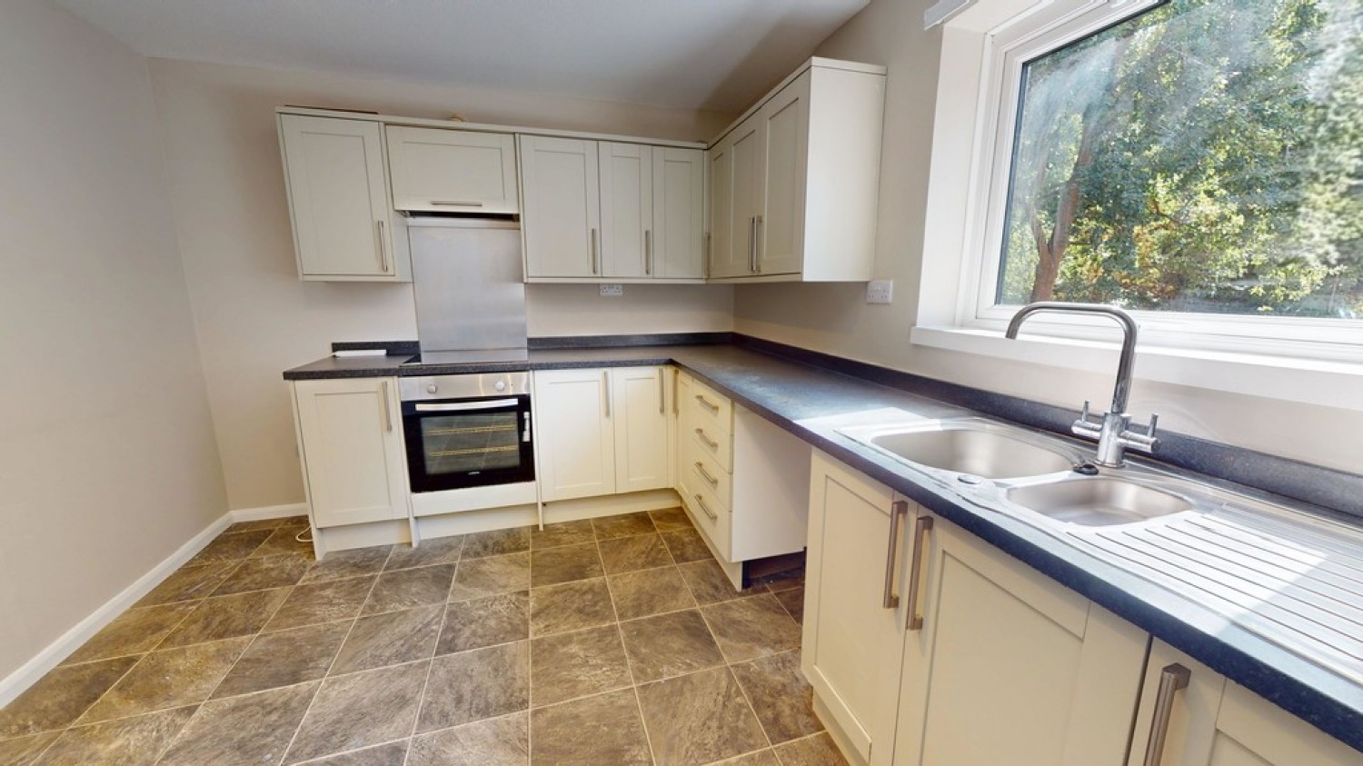 Balmoral Court, King George Close