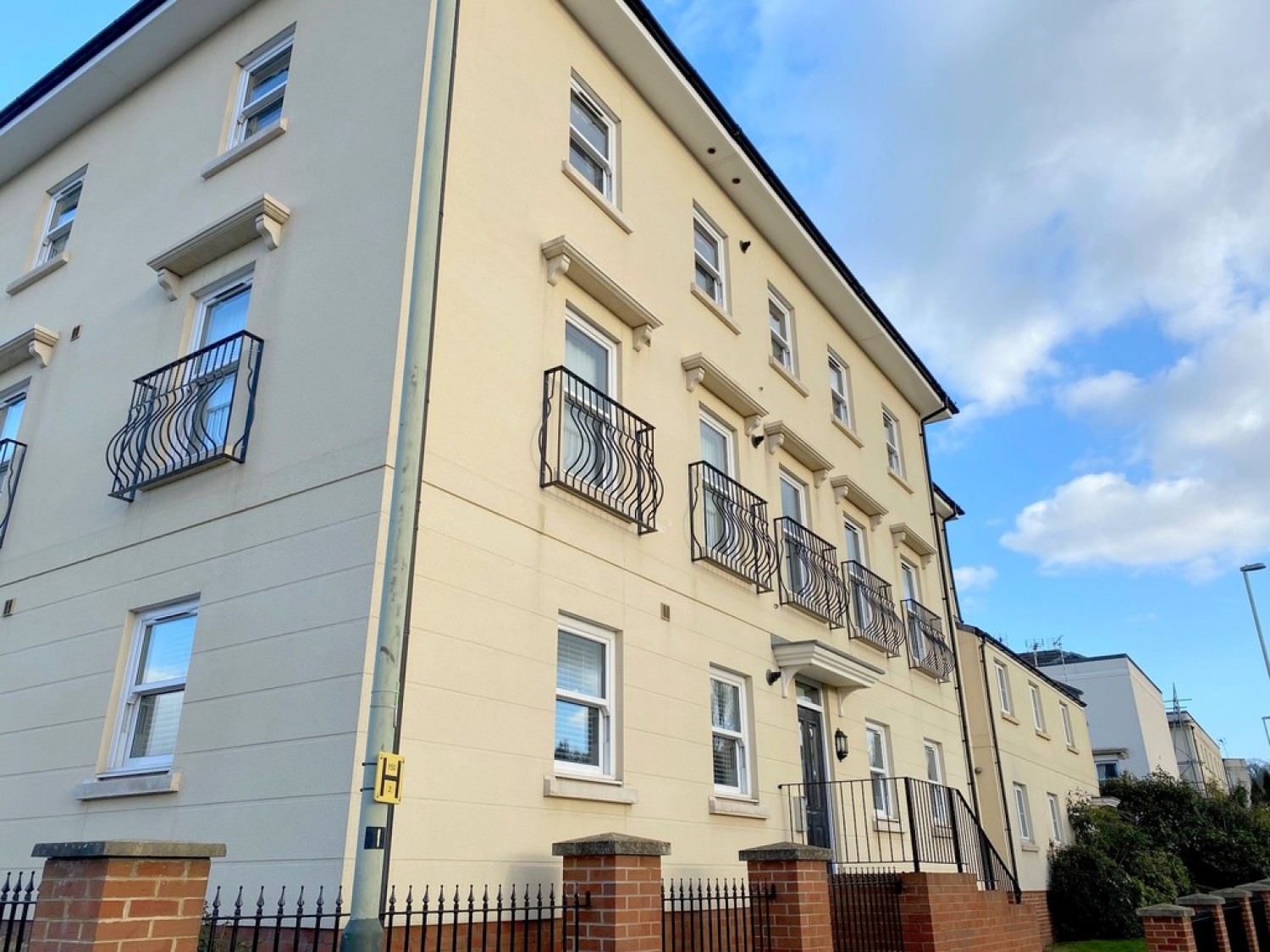 2 bedroom Flat for Letting Kempley Close, Cheltenham, Glos