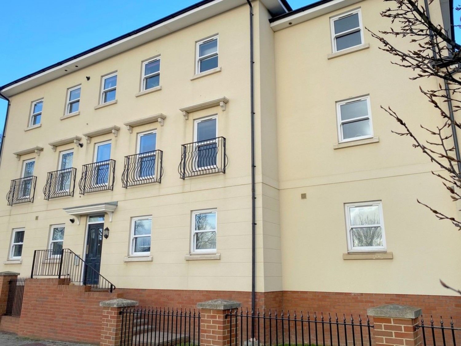2 bedroom Flat for Letting Kempley Close, Cheltenham, Glos