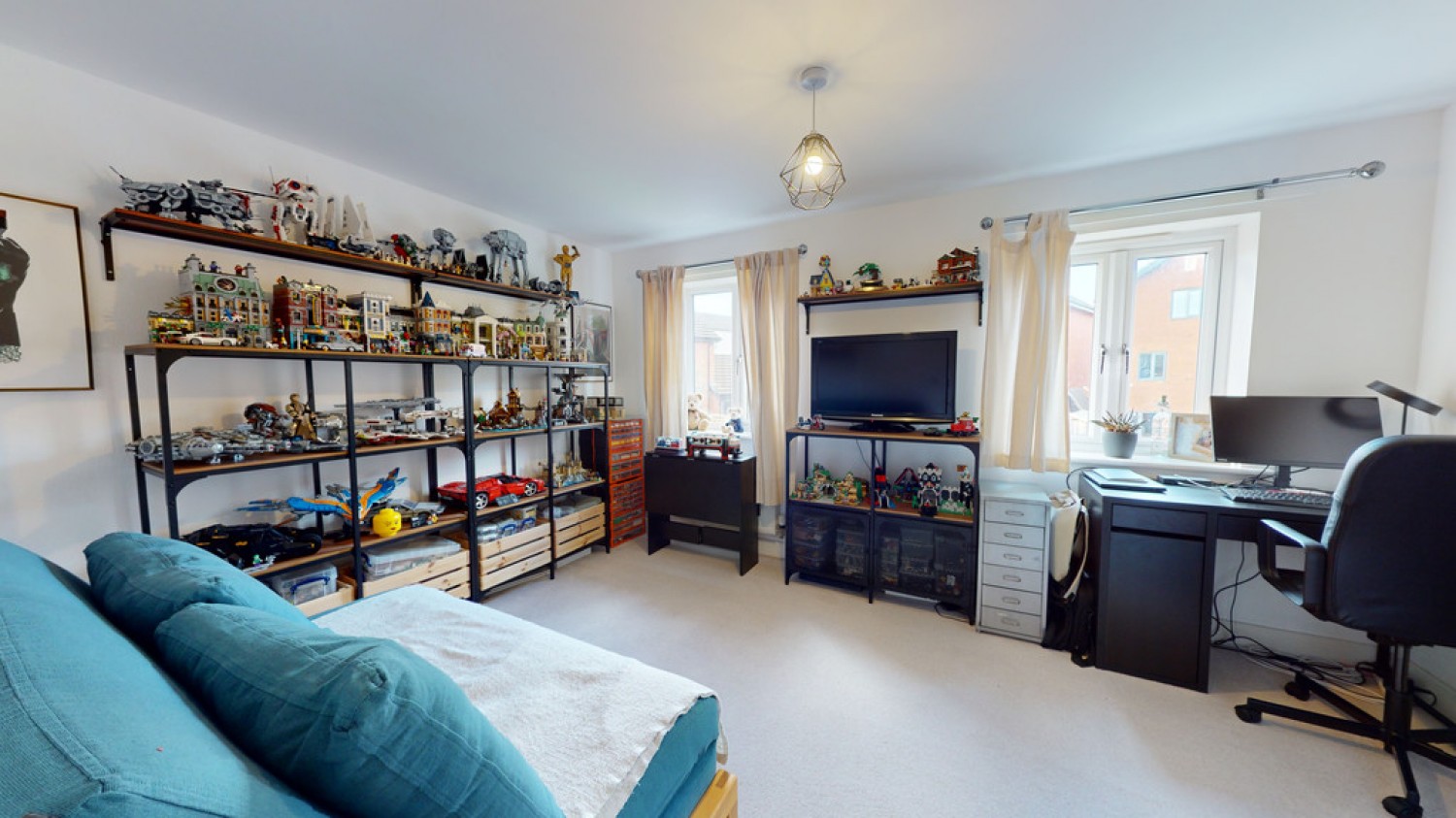 2 bedroom House for Sale Jodami Crescent, Cheltenham, Gloucestershire