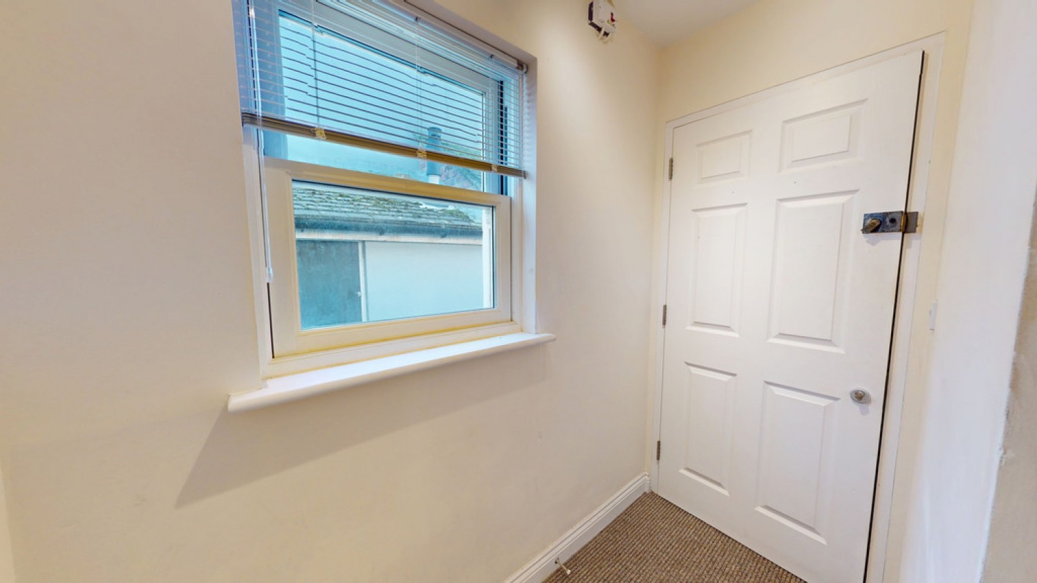 2 bedroom Flat for Sale Leckhampton, Cheltenham, Gloucestershire
