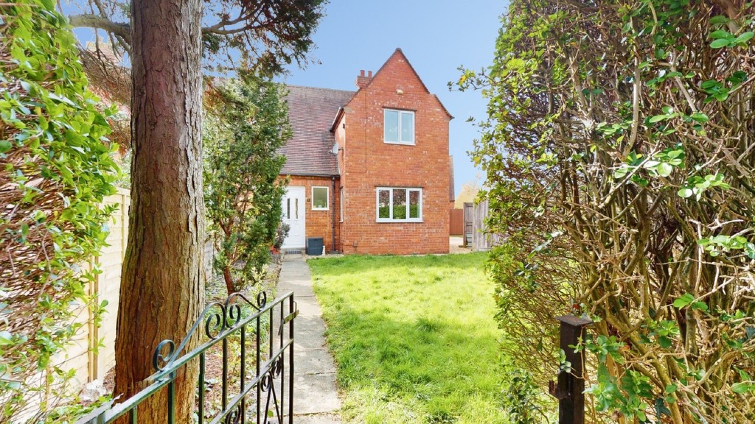 2 bedroom House for Sale St Marks, Cheltenham, Gloucestershire