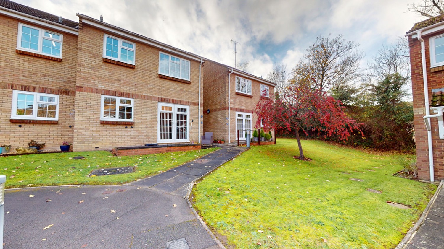 2 bedroom Flat in Home Farm Court