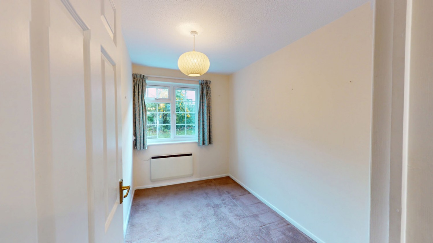 2 bedroom Flat in Home Farm Court