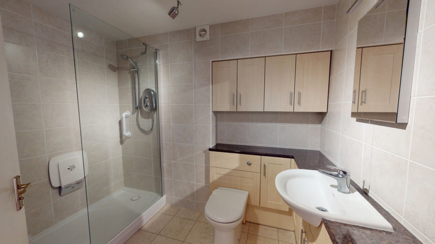 2 bedroom Flat in Home Farm Court