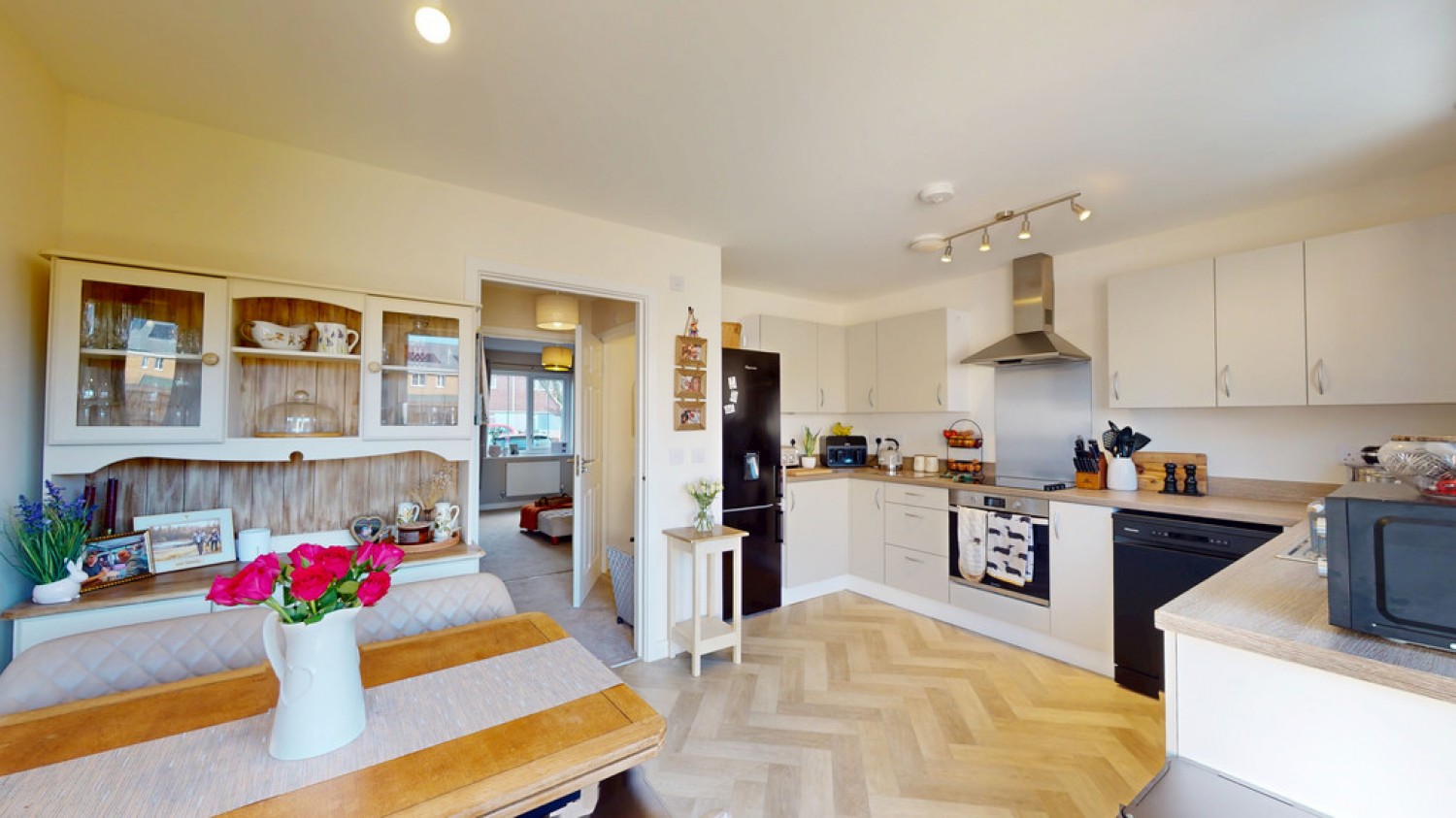 3 bedroom House in Village Road, Cheltenham, Gloucestershire