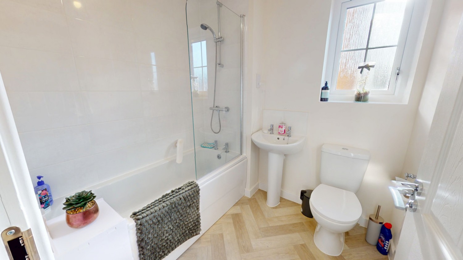 3 bedroom House in Village Road, Cheltenham, Gloucestershire