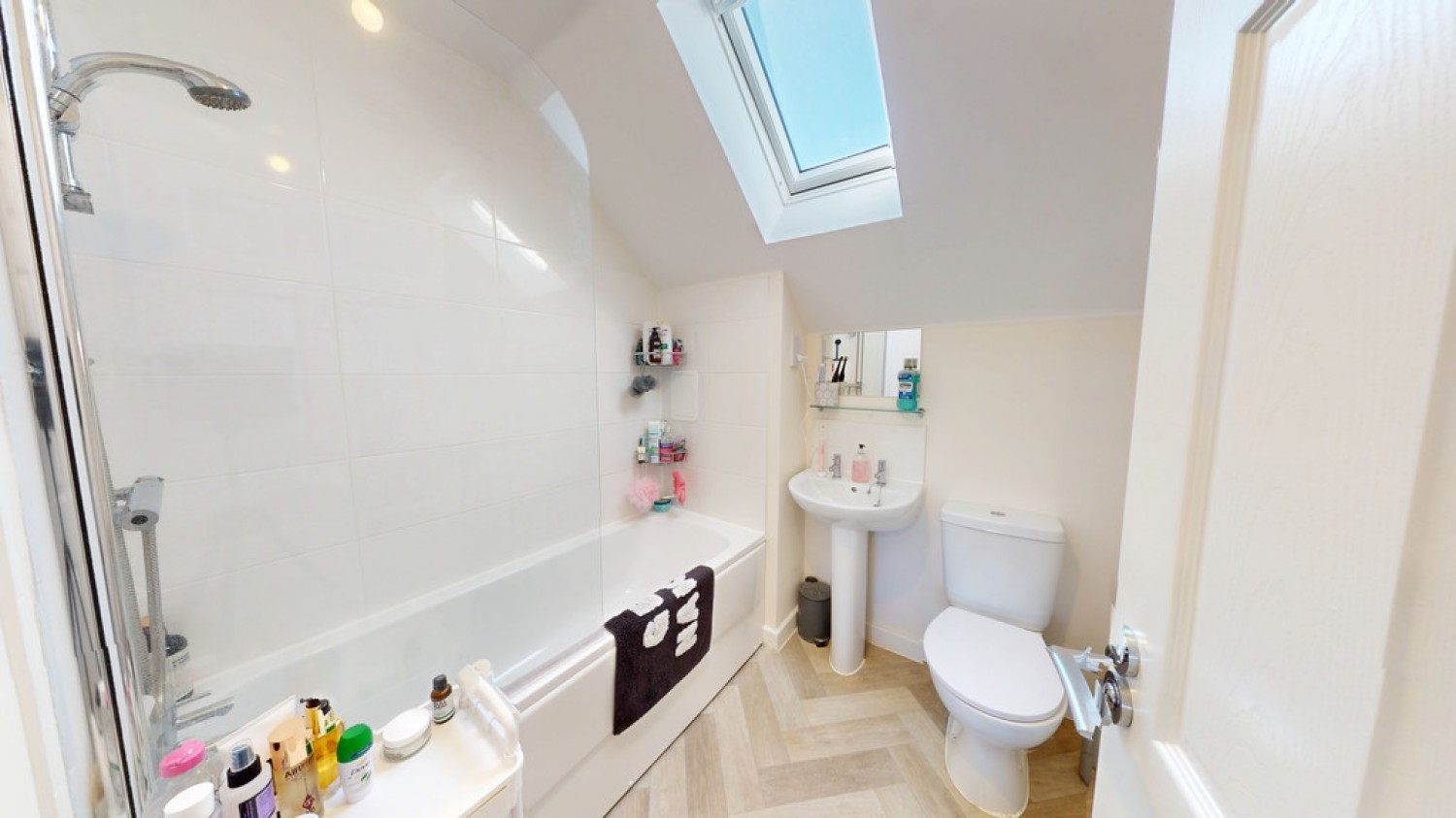 3 bedroom House in Village Road, Cheltenham, Gloucestershire