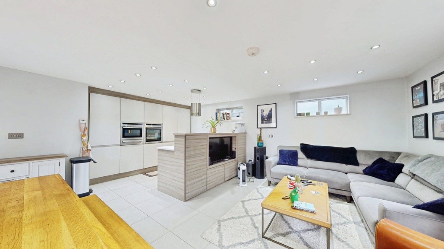 2 bedroom House for Sale Victoria Place, Cheltenham, Gloucestershire