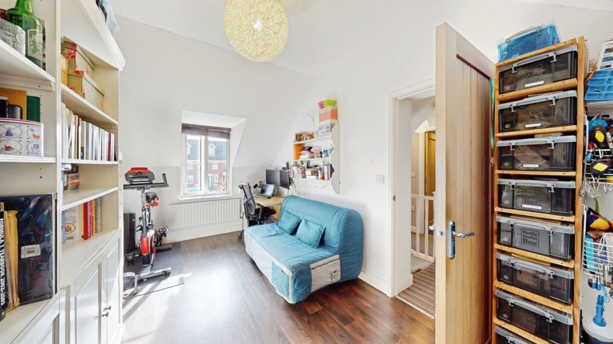 Siskin Drive, Cheltenham, Glos