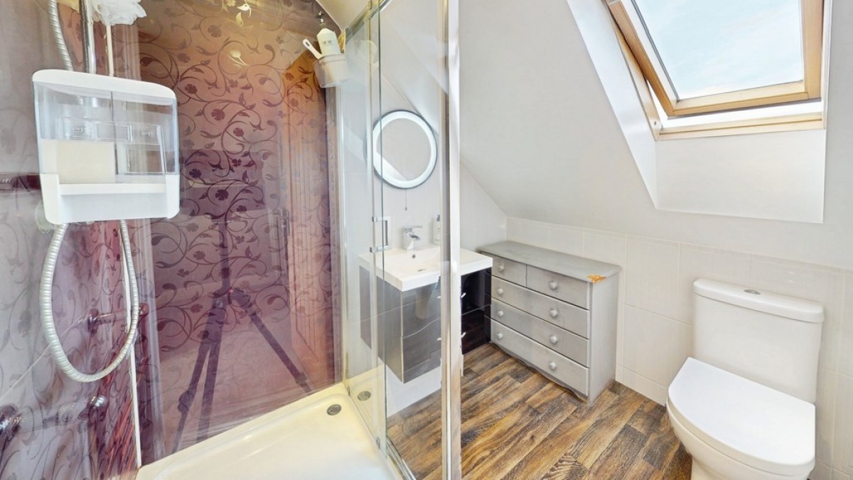 Siskin Drive, Cheltenham, Glos