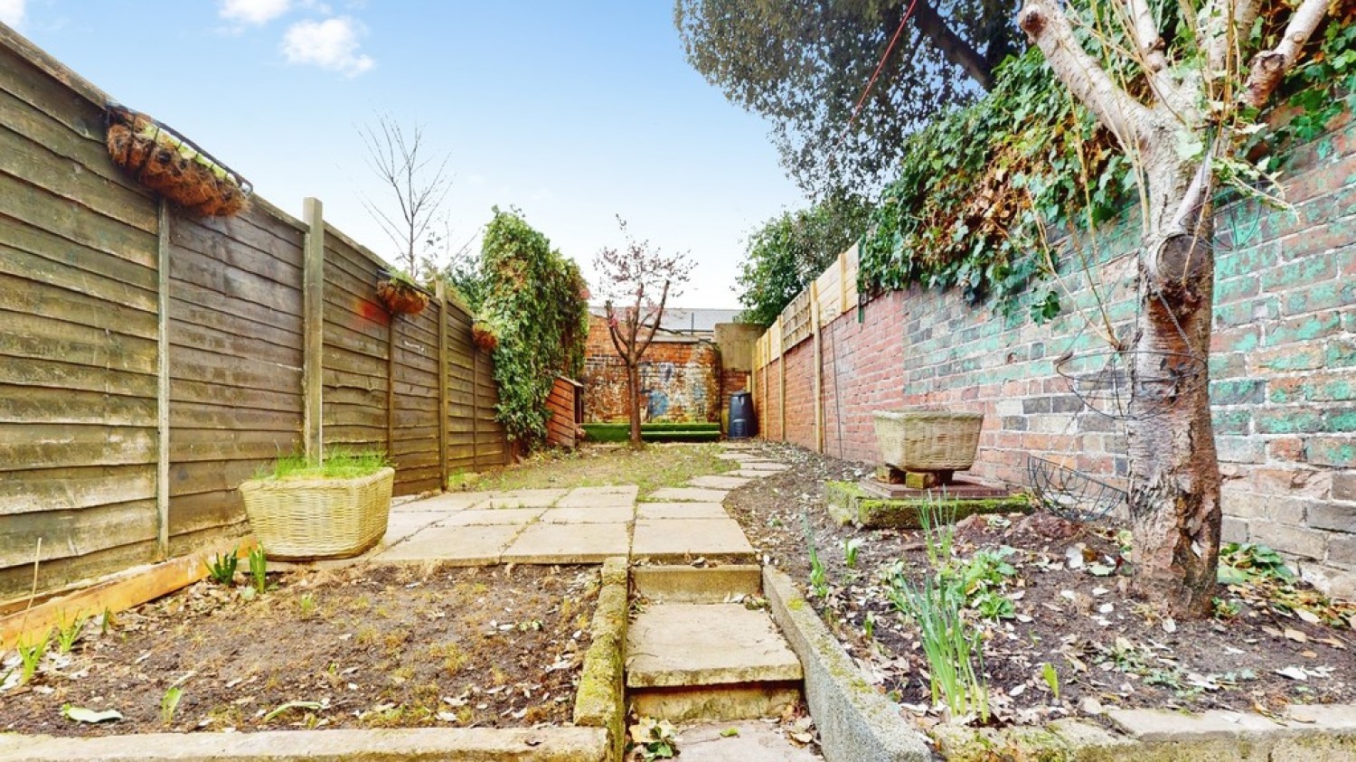 2 bedroom House for Sale Charles Street, Cheltenham, Gloucestershire