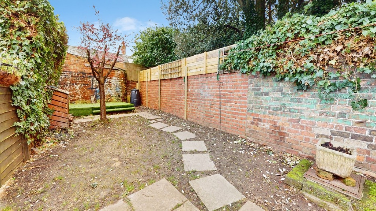 2 bedroom House for Sale Charles Street, Cheltenham, Gloucestershire