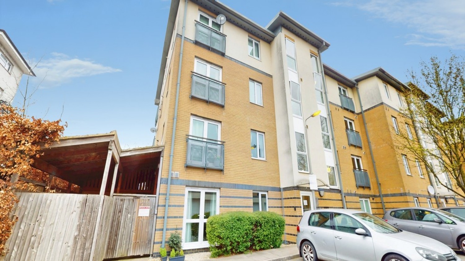 1 bedroom Flat for Sale Princess Elizabeth Way, Cheltenham, Gloucestershire