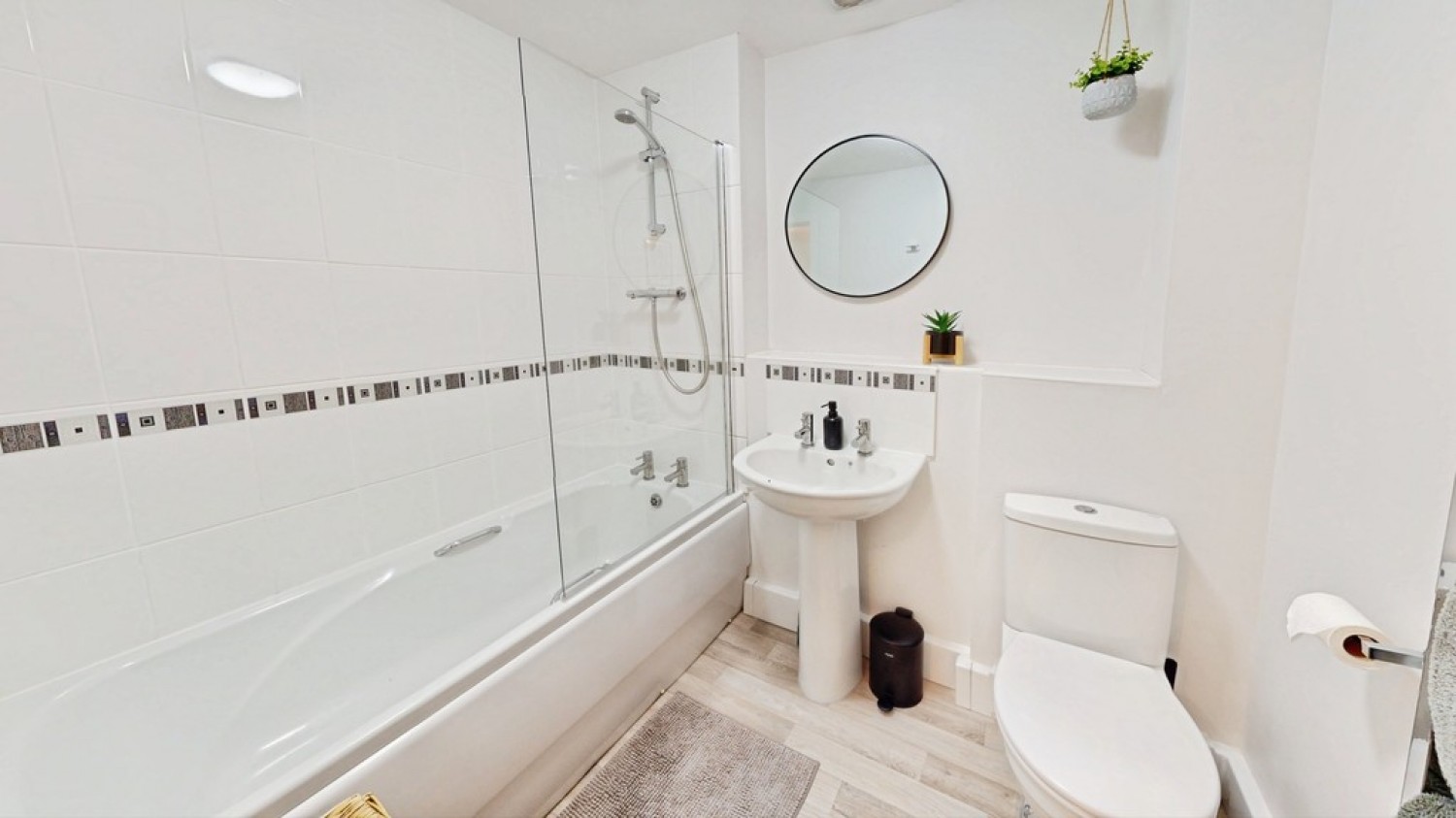 1 bedroom Flat for Sale Princess Elizabeth Way, Cheltenham, Gloucestershire