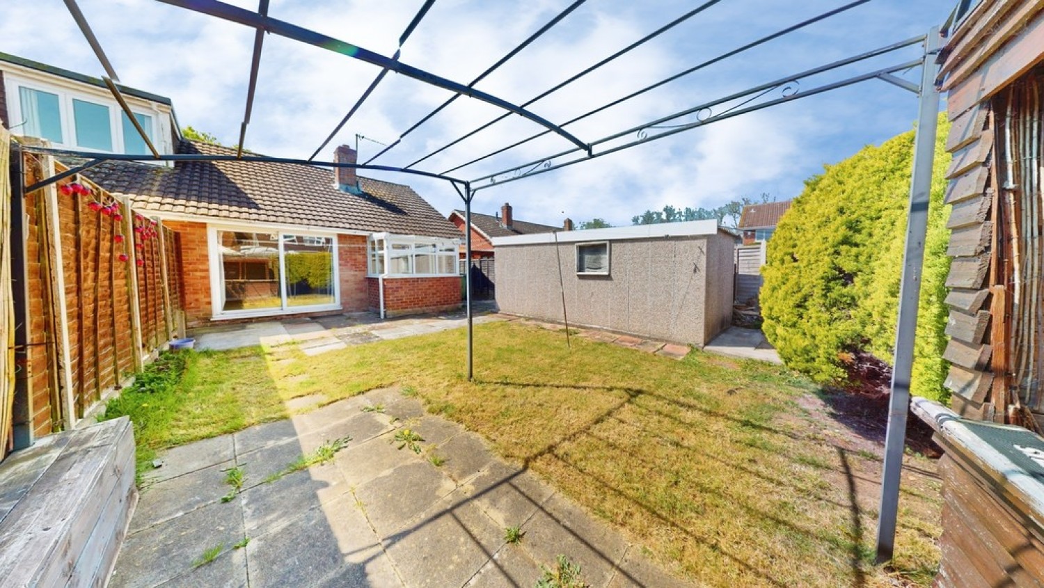 2 bedroom Bungalow for Sale Henley Road, Cheltenham, Gloucestershire