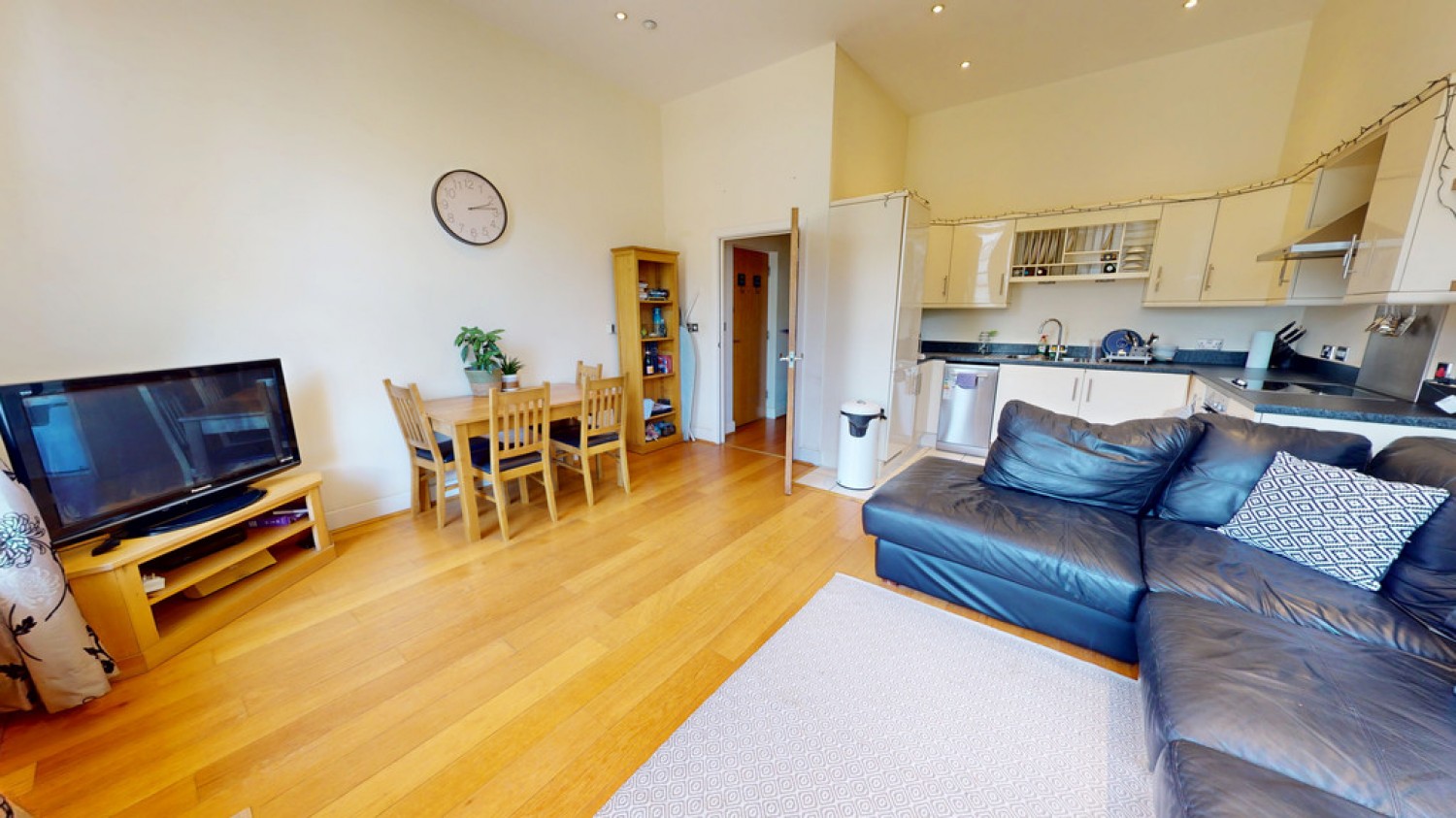 2 bedroom Flat for Letting Evesham Road, Cheltenham, Gloucestershire