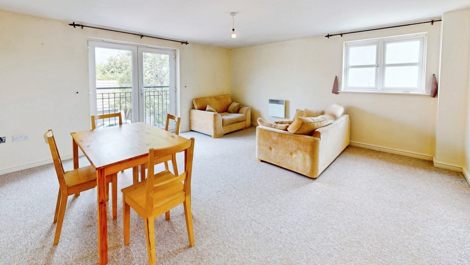 2 bedroom Flat for Sale Persimmon Gardens, Cheltenham, Gloucestershire