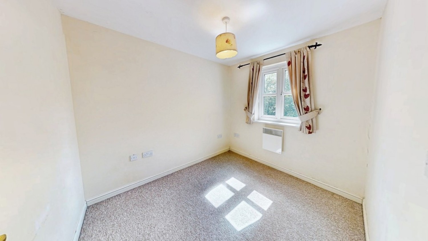 2 bedroom Flat for Sale Persimmon Gardens, Cheltenham, Gloucestershire