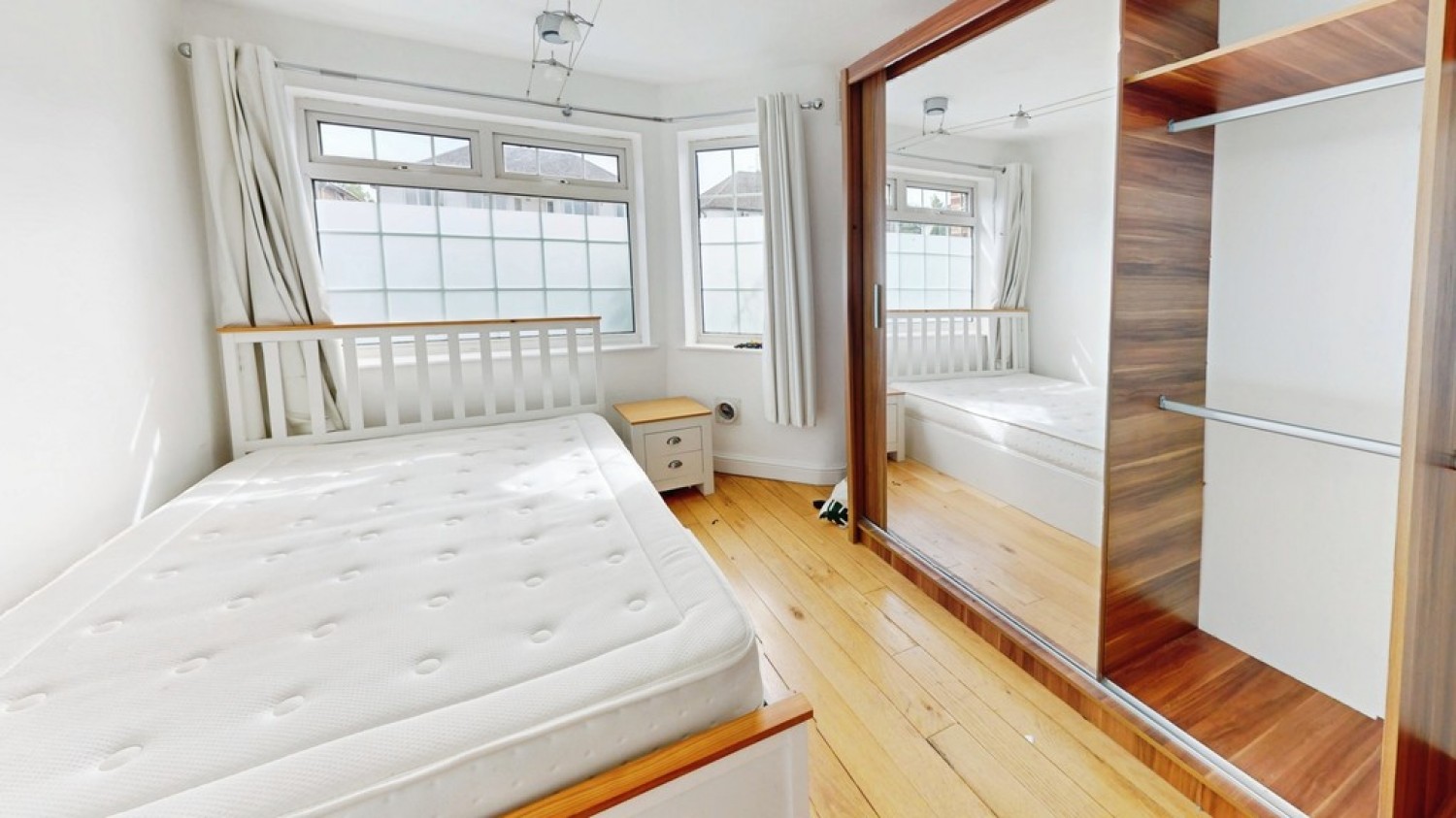 2 bedroom Flat for Sale St Georges Drive, Cheltenham, Gloucestershire
