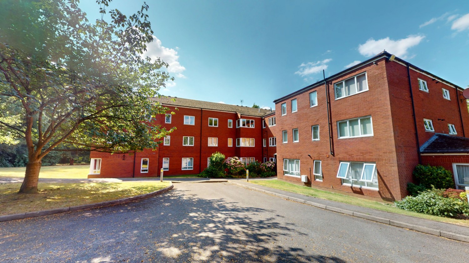 2 bedroom Flat for Sale Moorend Road, Charlton Kings, Cheltenham