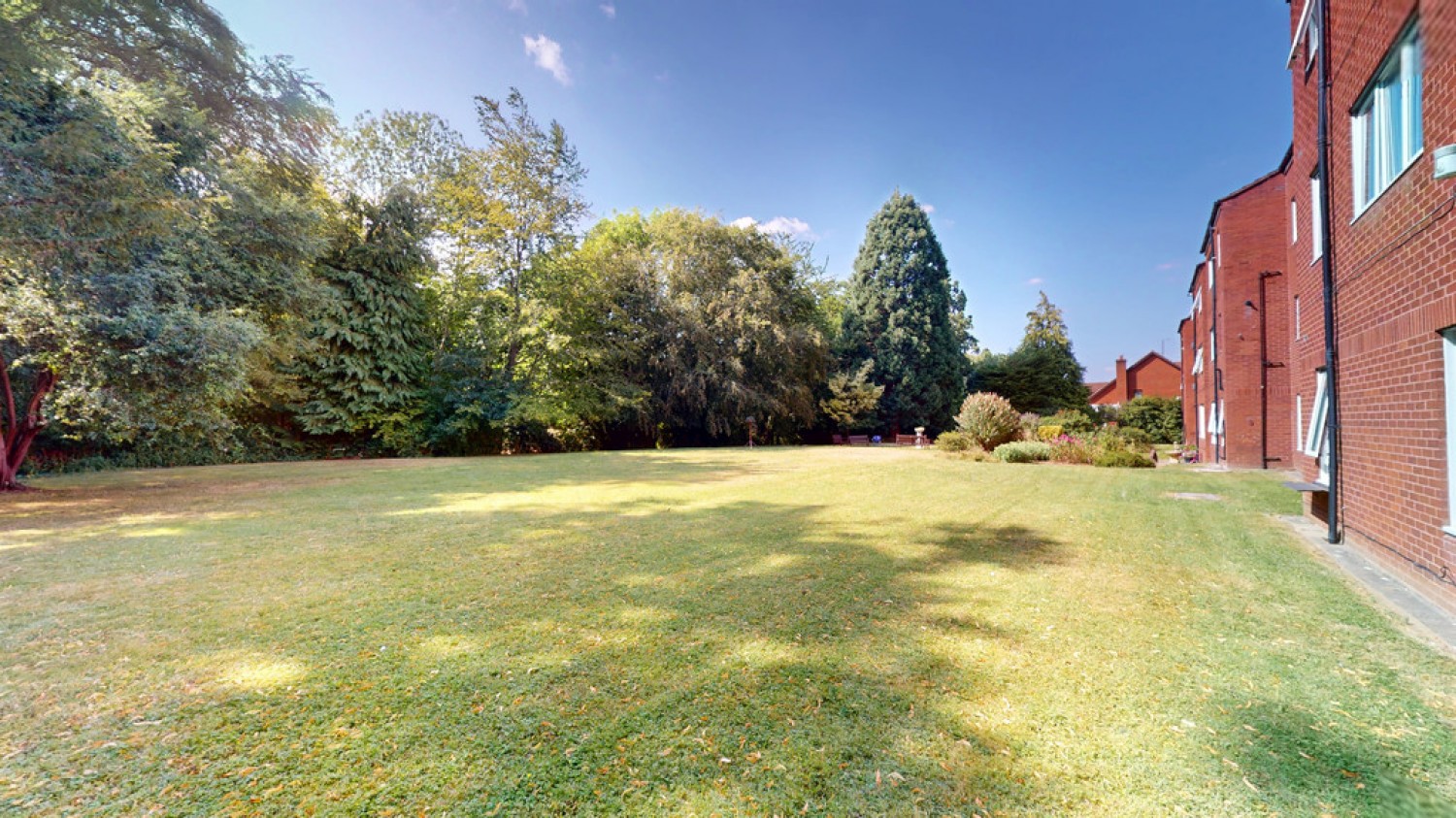 2 bedroom Flat for Sale Moorend Road, Charlton Kings, Cheltenham