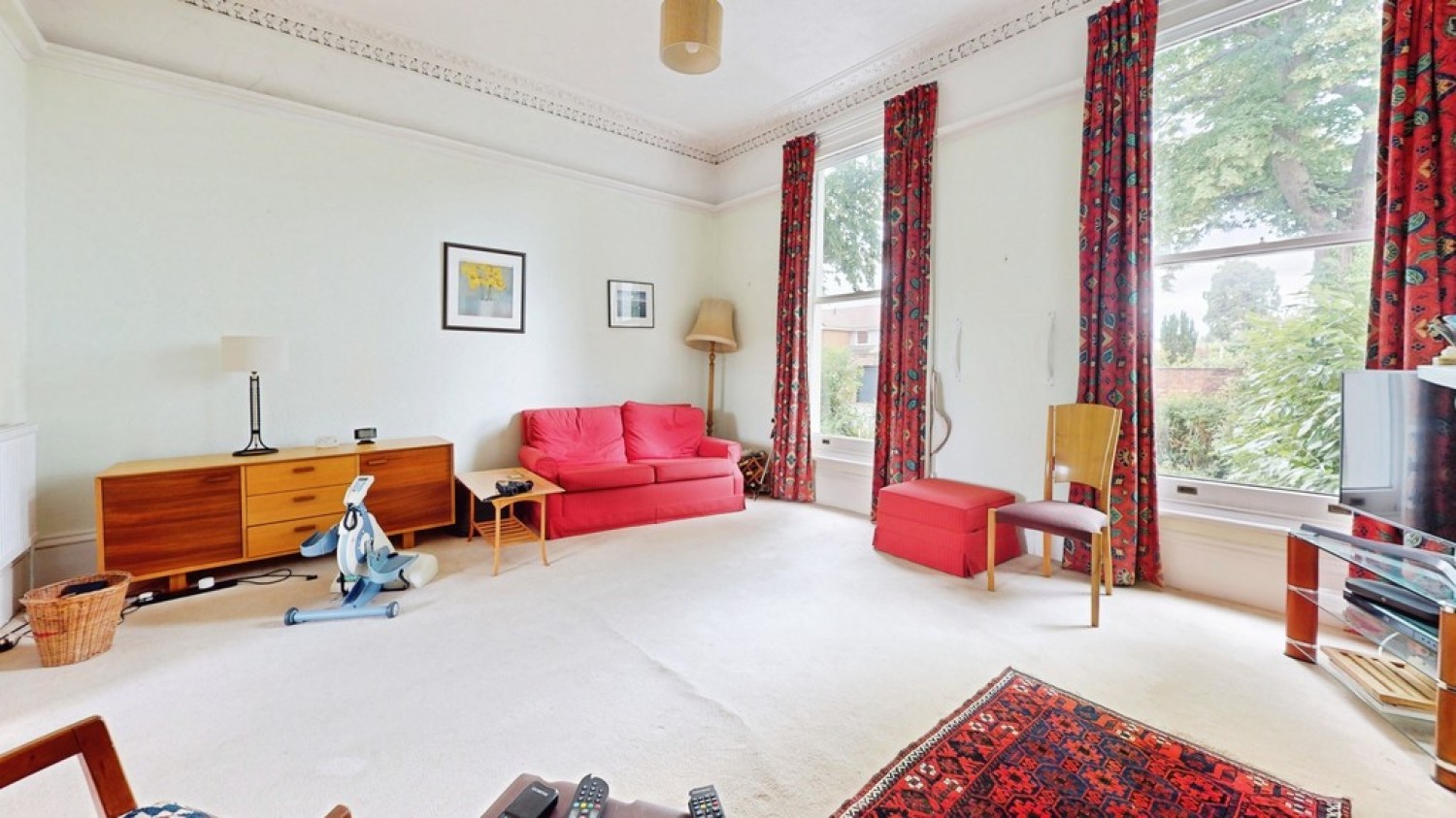 2 bedroom Flat for Sale Sydenham Road North, Cheltenham, Gloucestershire