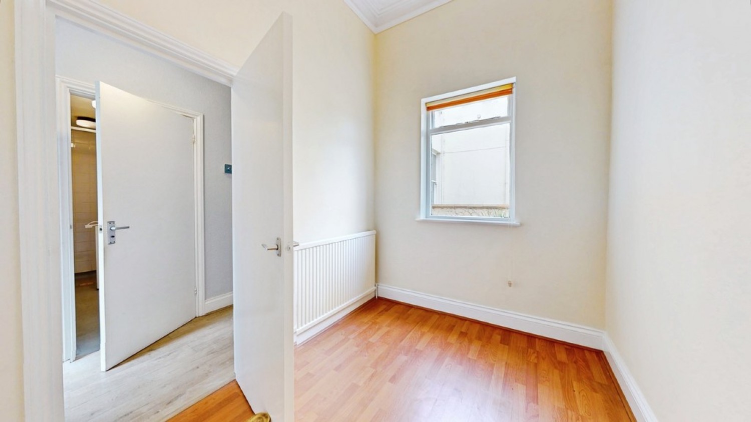 2 bedroom Flat for Sale Sydenham Road North, Cheltenham, Gloucestershire