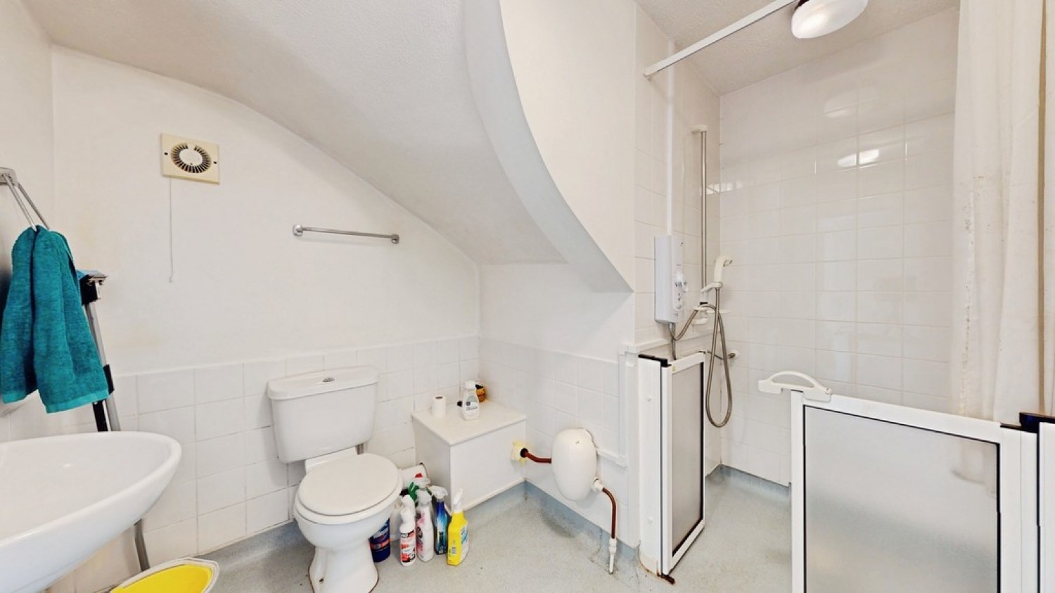 2 bedroom Flat for Sale Sydenham Road North, Cheltenham, Gloucestershire