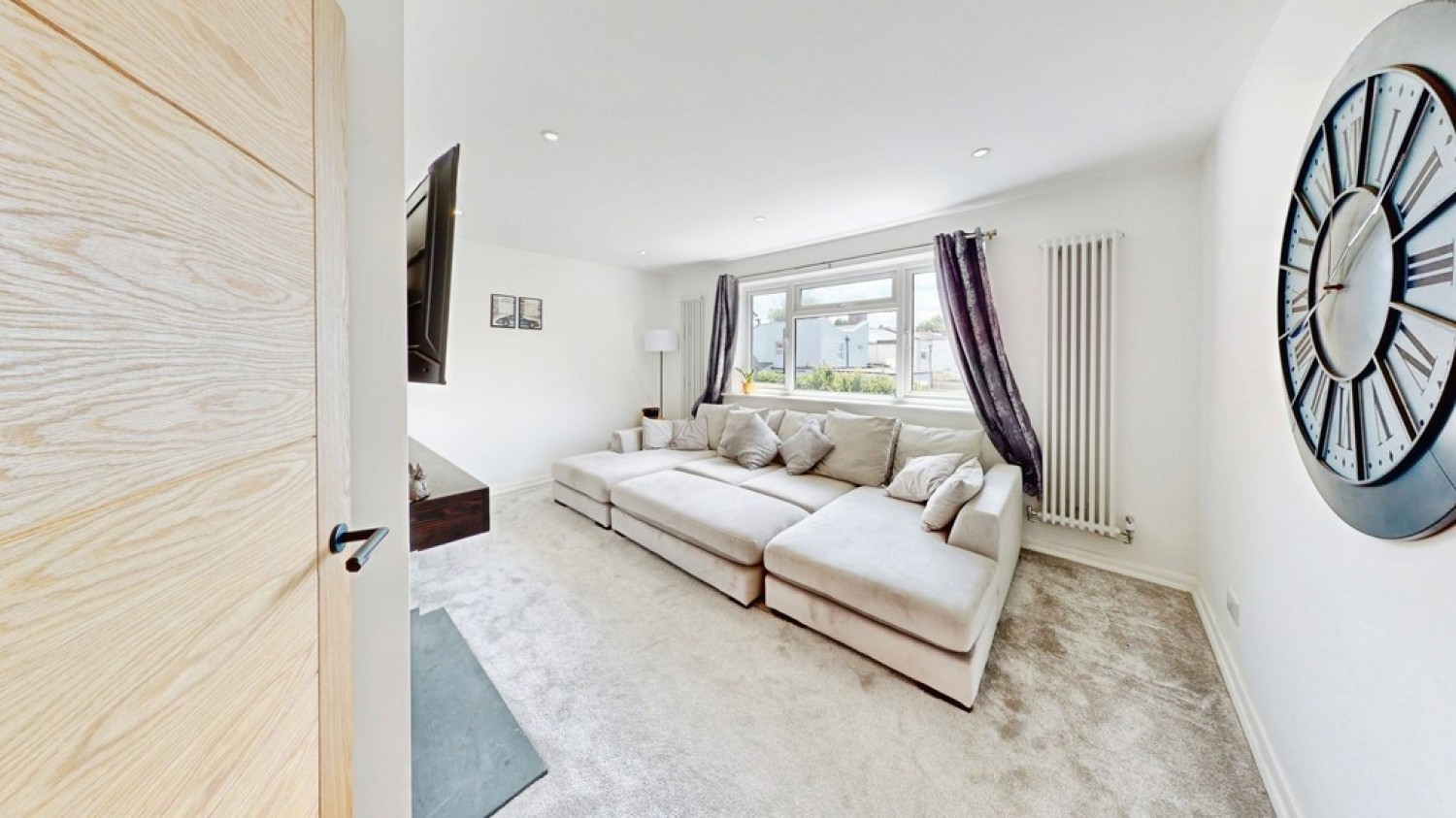 2 bedroom Flat for Sale St Georges Close, Cheltenham, Gloucestershire
